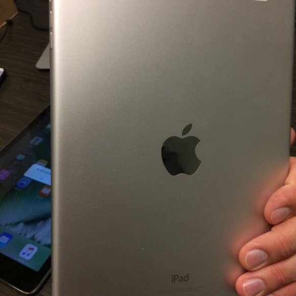 Apple iPad Air  32GB 9.7" WiFi! Very good!! - White - Picture 2 of 3